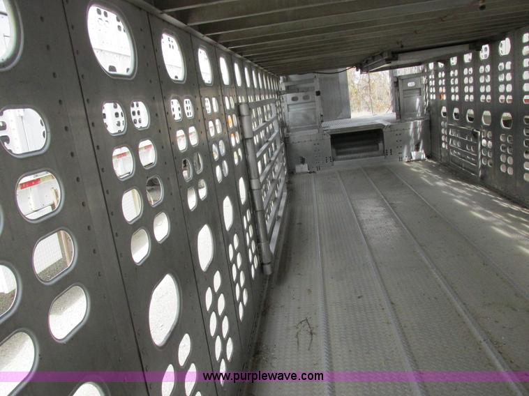 image for item I8886 1999 Wilson PSDCL-302P aluminum livestock trailer