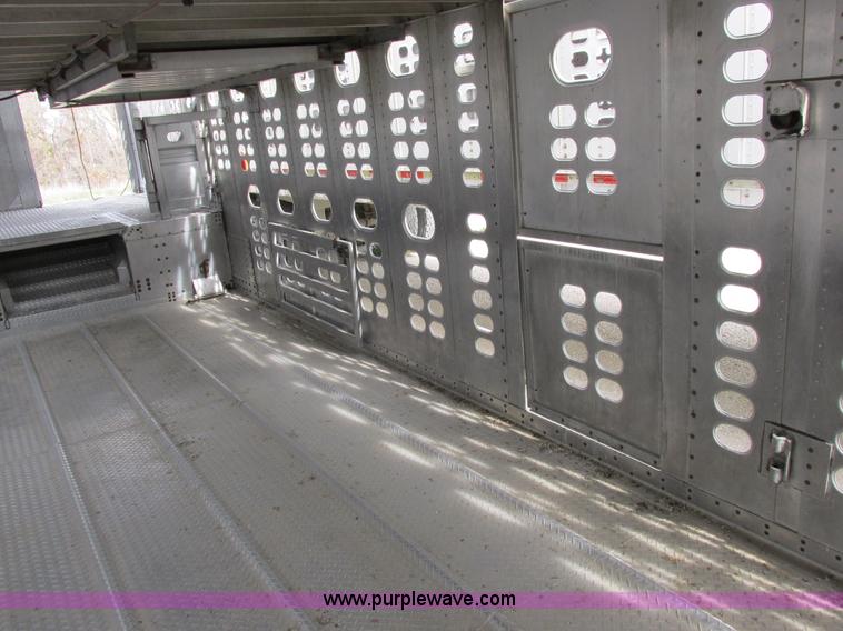 image for item I8886 1999 Wilson PSDCL-302P aluminum livestock trailer