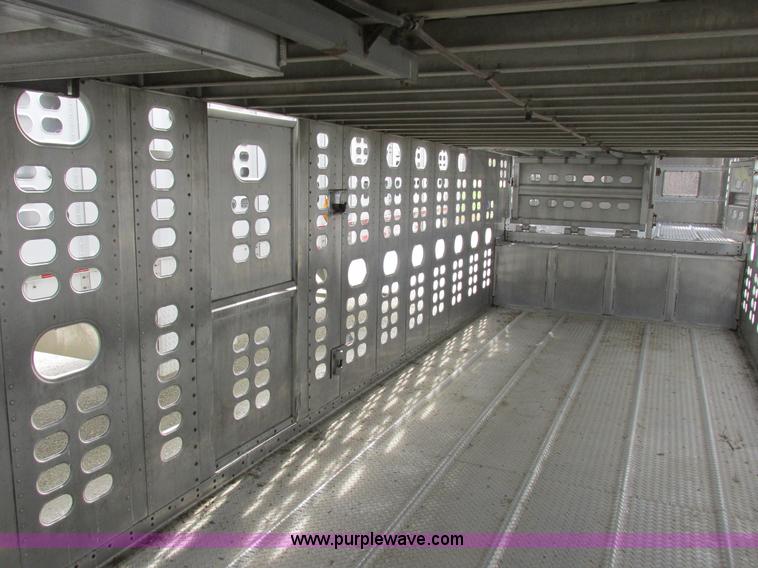 image for item I8886 1999 Wilson PSDCL-302P aluminum livestock trailer