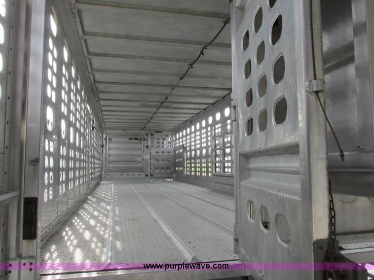 image for item I8886 1999 Wilson PSDCL-302P aluminum livestock trailer