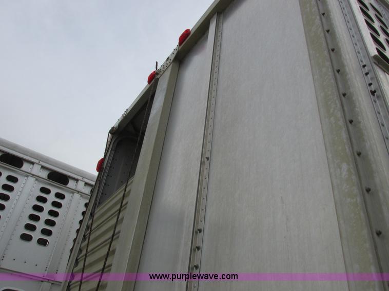 image for item I8886 1999 Wilson PSDCL-302P aluminum livestock trailer