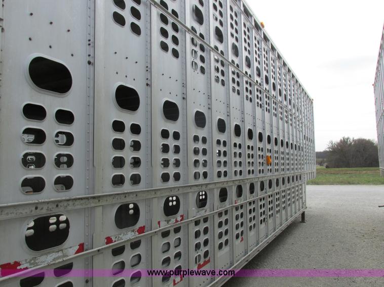 image for item I8886 1999 Wilson PSDCL-302P aluminum livestock trailer