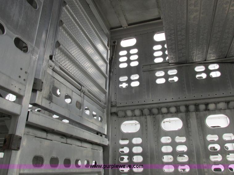 image for item I8886 1999 Wilson PSDCL-302P aluminum livestock trailer