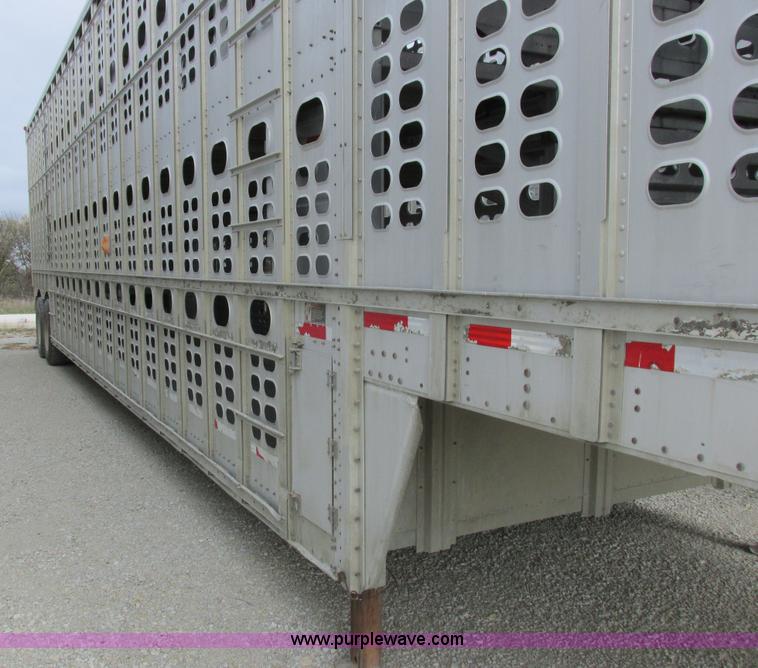 image for item I8886 1999 Wilson PSDCL-302P aluminum livestock trailer