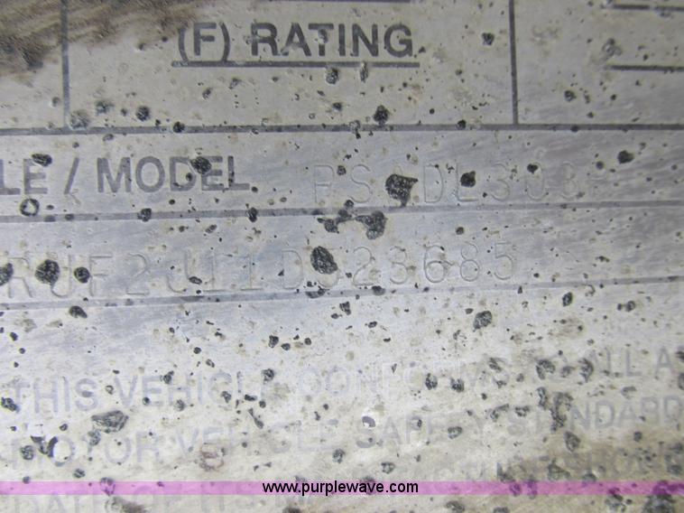 image for item I8889 2001 Wilson PSAL-303P aluminum livestock trailer