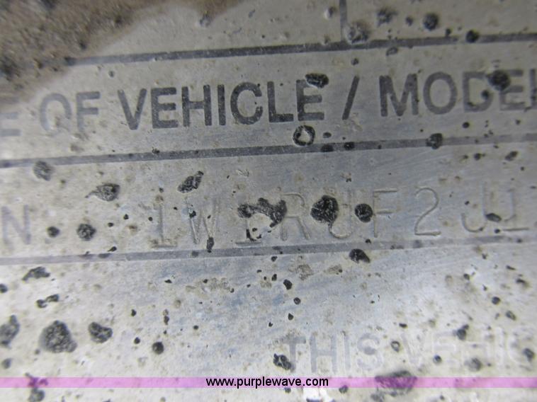 image for item I8889 2001 Wilson PSAL-303P aluminum livestock trailer