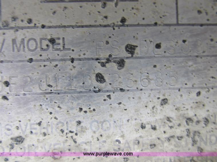 image for item I8889 2001 Wilson PSAL-303P aluminum livestock trailer