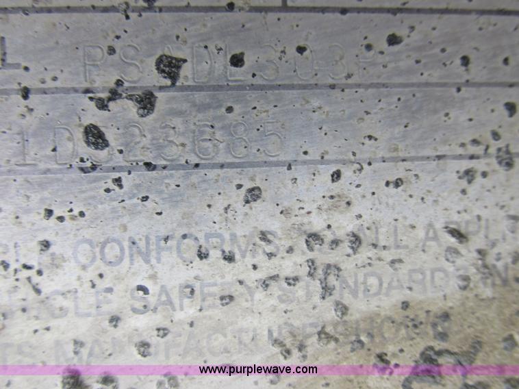 image for item I8889 2001 Wilson PSAL-303P aluminum livestock trailer