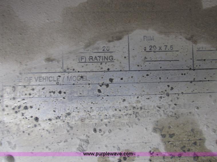 image for item I8889 2001 Wilson PSAL-303P aluminum livestock trailer