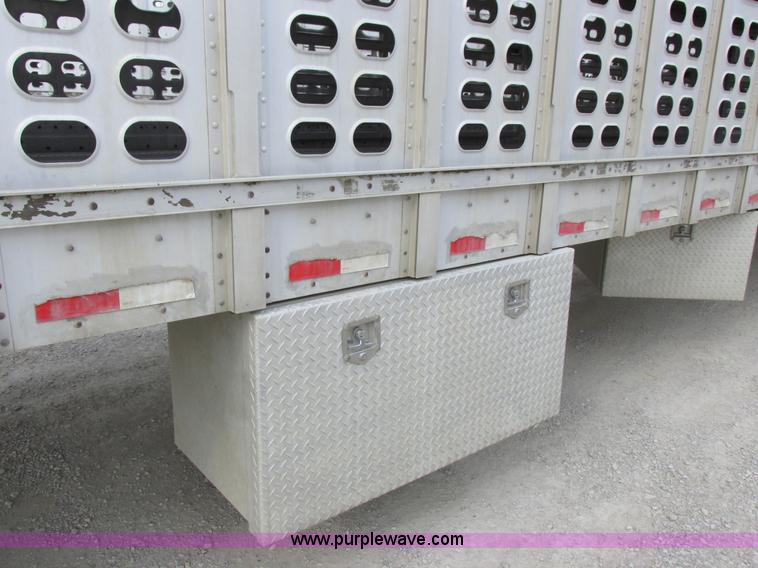 image for item I8889 2001 Wilson PSAL-303P aluminum livestock trailer