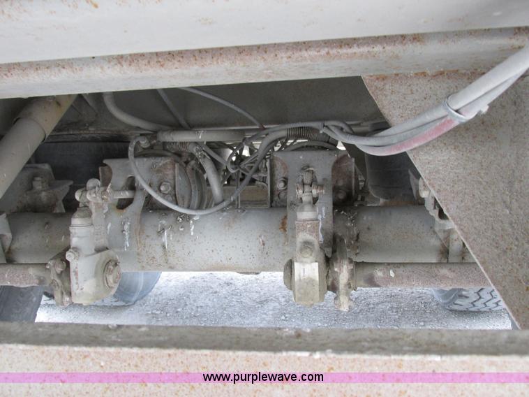 image for item I8889 2001 Wilson PSAL-303P aluminum livestock trailer