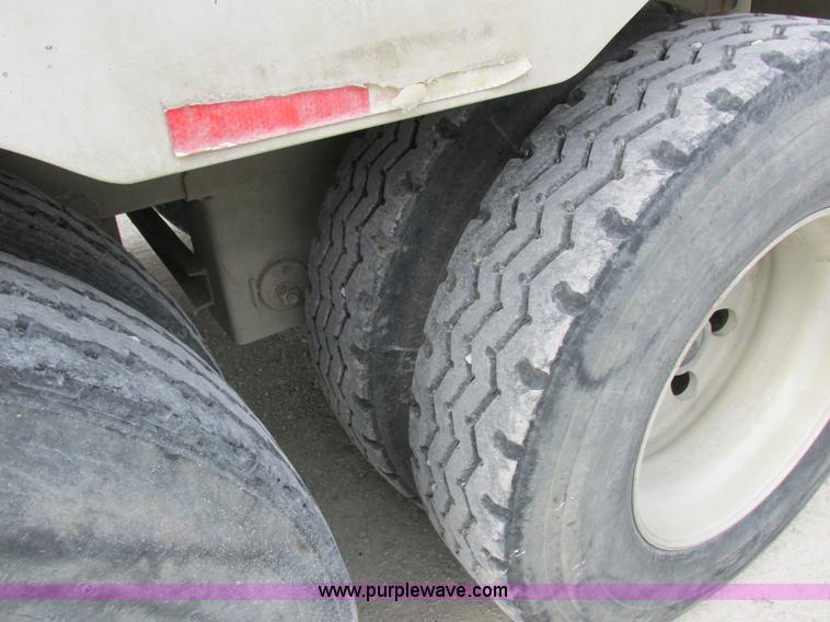 image for item I8889 2001 Wilson PSAL-303P aluminum livestock trailer