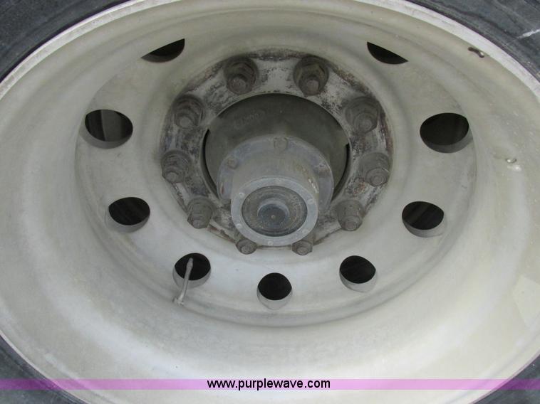 image for item I8889 2001 Wilson PSAL-303P aluminum livestock trailer