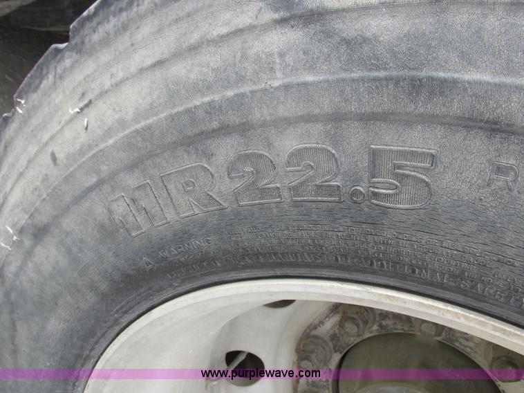 image for item I8889 2001 Wilson PSAL-303P aluminum livestock trailer