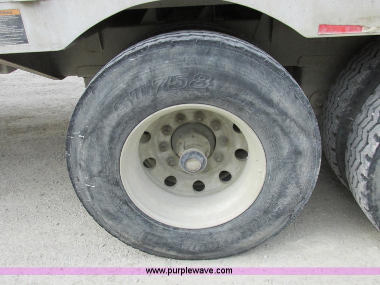 image for item I8889 2001 Wilson PSAL-303P aluminum livestock trailer