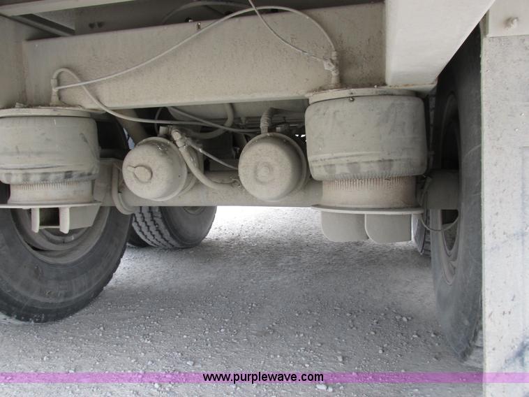 image for item I8889 2001 Wilson PSAL-303P aluminum livestock trailer