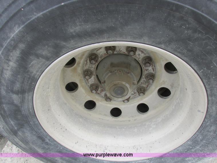 image for item I8889 2001 Wilson PSAL-303P aluminum livestock trailer