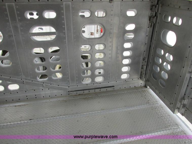 image for item I8889 2001 Wilson PSAL-303P aluminum livestock trailer