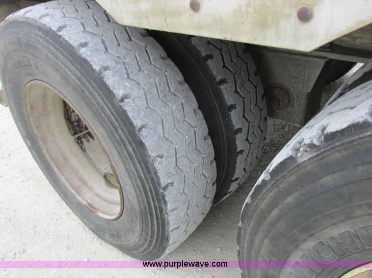 image for item I8890 1999 Wilson PSAL-303P aluminum livestock trailer