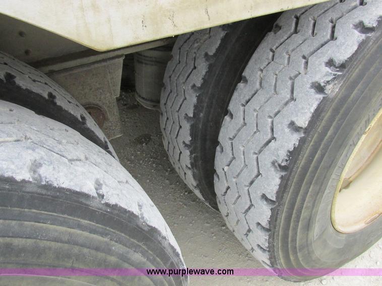 image for item I8890 1999 Wilson PSAL-303P aluminum livestock trailer