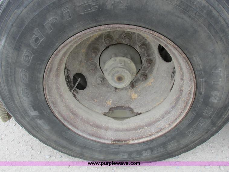 image for item I8890 1999 Wilson PSAL-303P aluminum livestock trailer