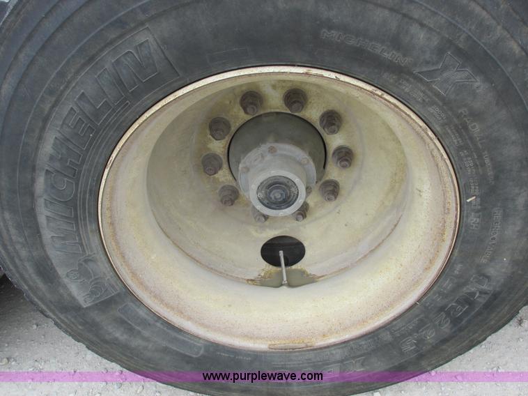 image for item I8890 1999 Wilson PSAL-303P aluminum livestock trailer