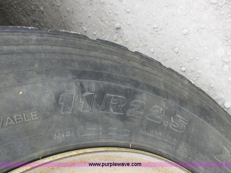 image for item I8890 1999 Wilson PSAL-303P aluminum livestock trailer