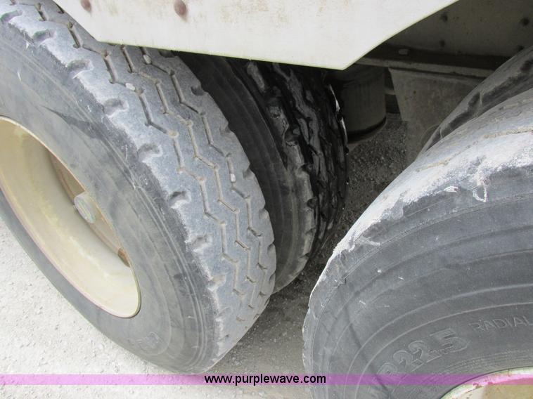 image for item I8890 1999 Wilson PSAL-303P aluminum livestock trailer