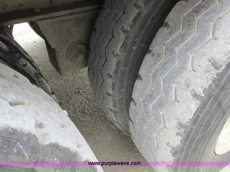 image for item I8890 1999 Wilson PSAL-303P aluminum livestock trailer