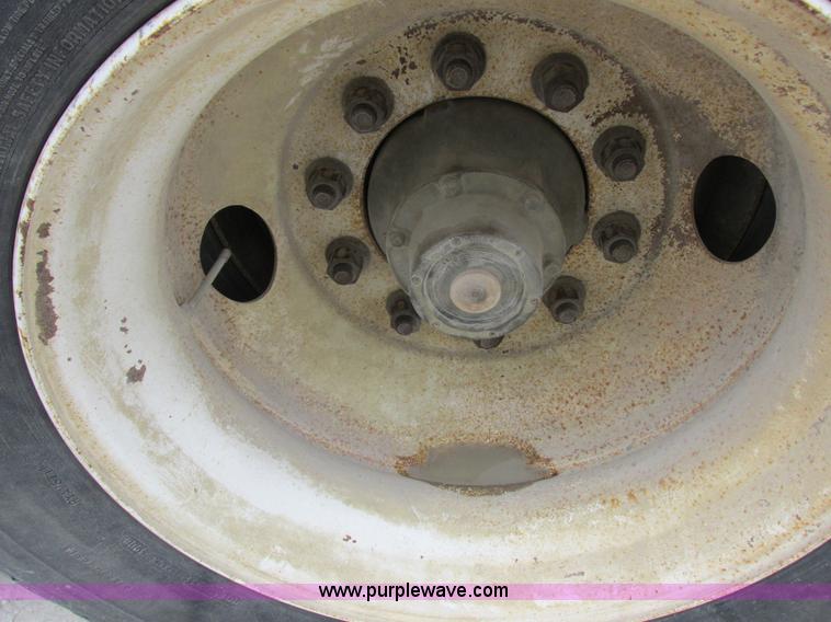 image for item I8890 1999 Wilson PSAL-303P aluminum livestock trailer