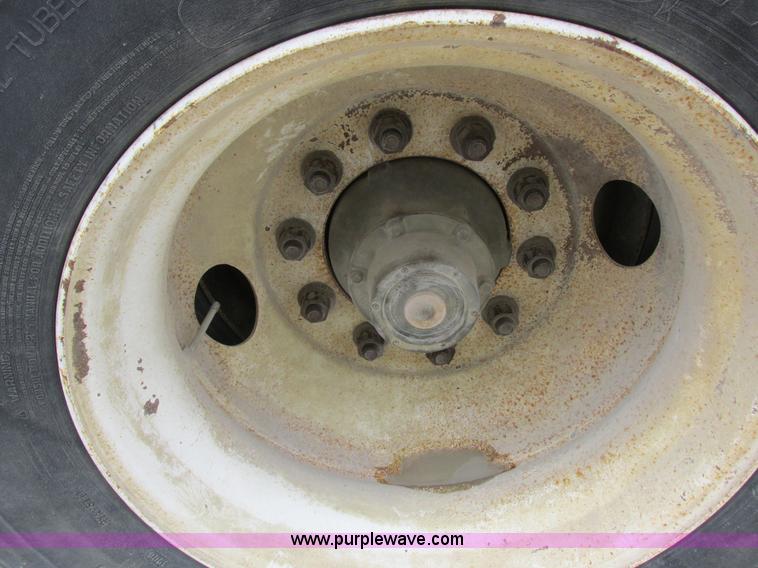 image for item I8890 1999 Wilson PSAL-303P aluminum livestock trailer