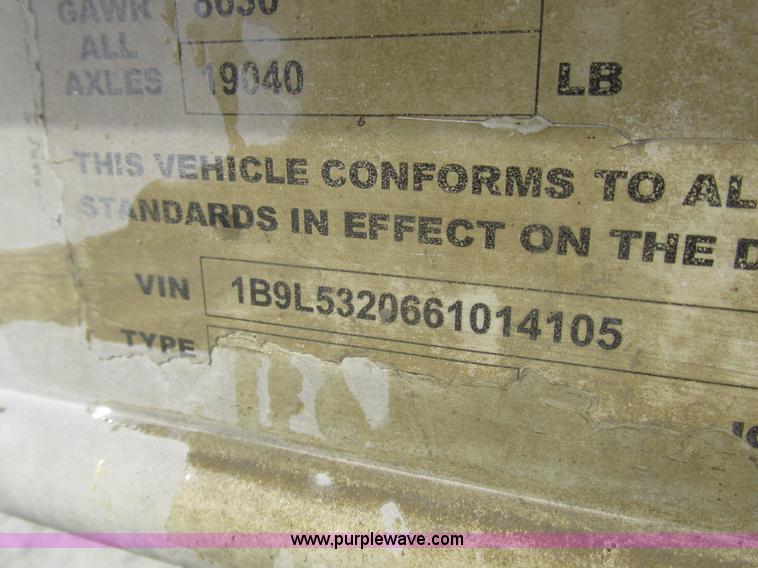 image for item I8891 2006 Barrett aluminum livestock trailer