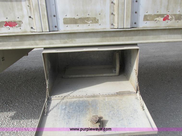 image for item I8891 2006 Barrett aluminum livestock trailer