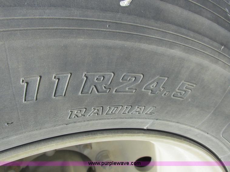 image for item I8891 2006 Barrett aluminum livestock trailer