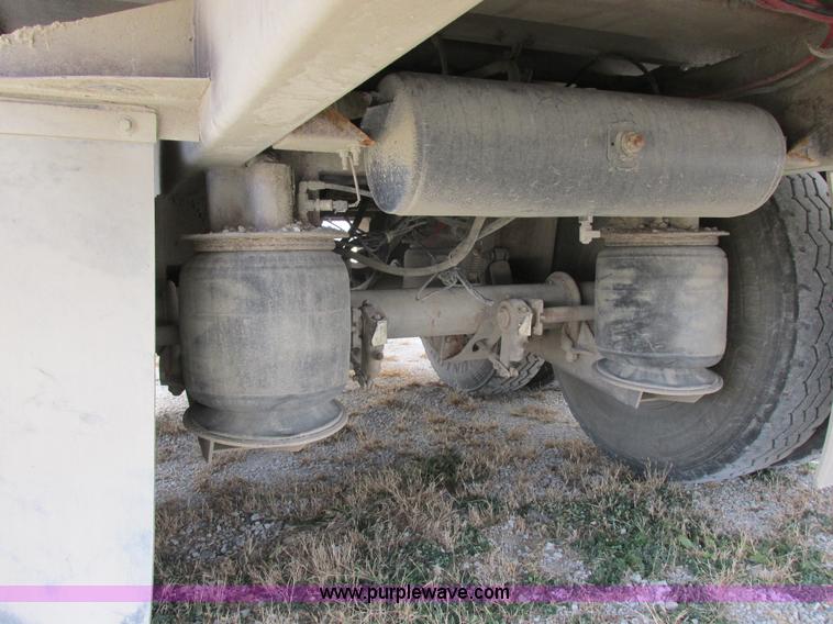 image for item I8891 2006 Barrett aluminum livestock trailer