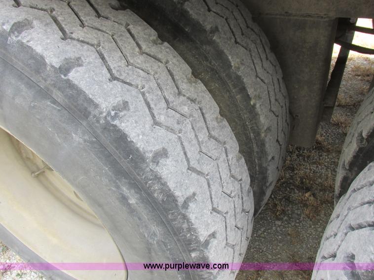 image for item I8891 2006 Barrett aluminum livestock trailer