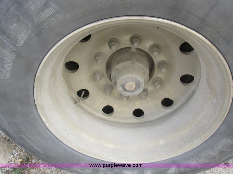 image for item I8891 2006 Barrett aluminum livestock trailer