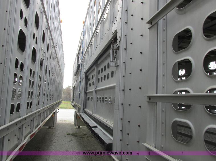 image for item I8894 2000 Wilson PSAL-303P aluminum livestock trailer