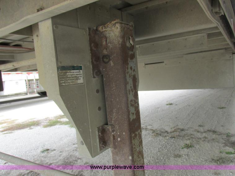 image for item I8894 2000 Wilson PSAL-303P aluminum livestock trailer