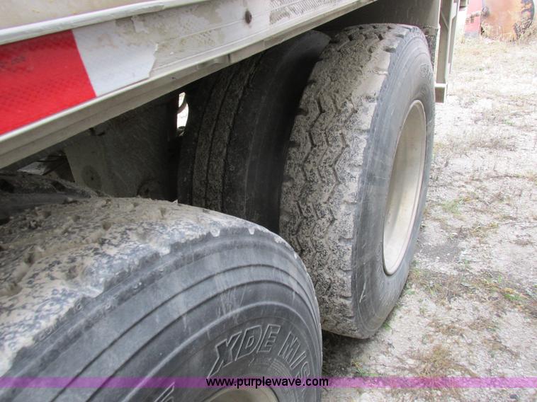 image for item I8894 2000 Wilson PSAL-303P aluminum livestock trailer