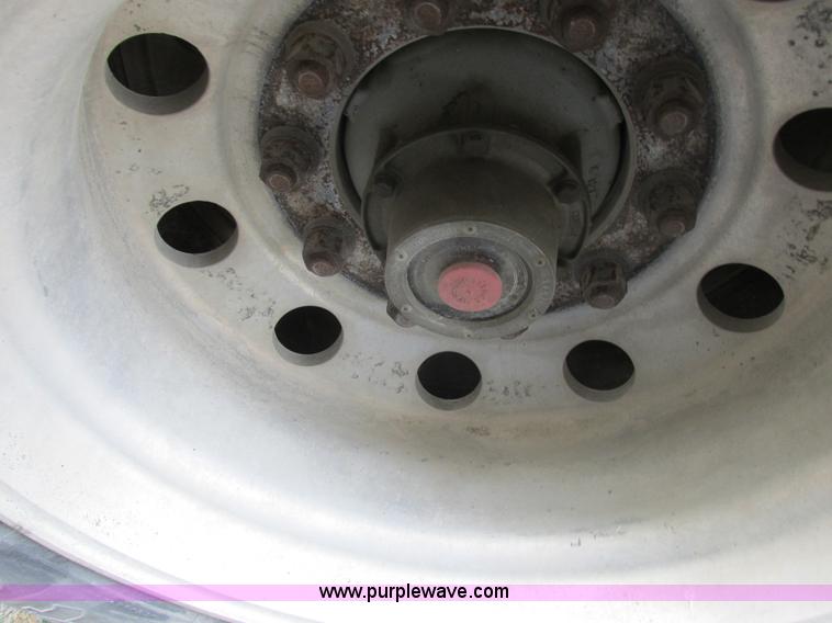 image for item I8894 2000 Wilson PSAL-303P aluminum livestock trailer