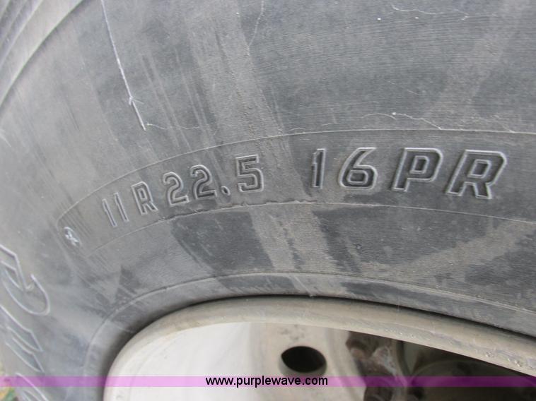 image for item I8894 2000 Wilson PSAL-303P aluminum livestock trailer