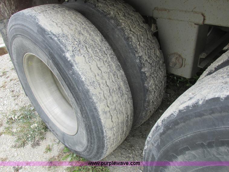 image for item I8894 2000 Wilson PSAL-303P aluminum livestock trailer