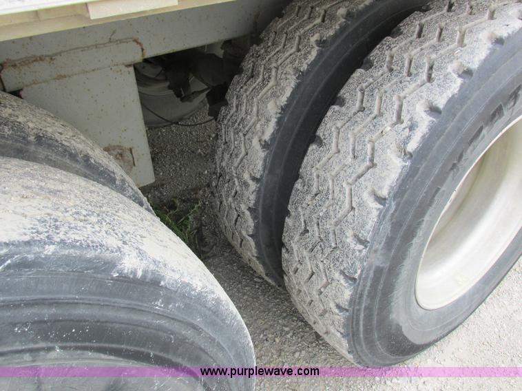 image for item I8894 2000 Wilson PSAL-303P aluminum livestock trailer