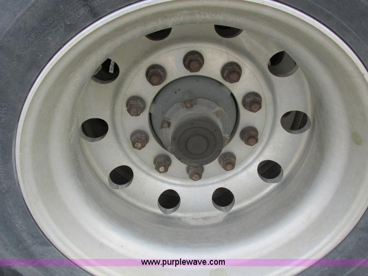 image for item I8894 2000 Wilson PSAL-303P aluminum livestock trailer