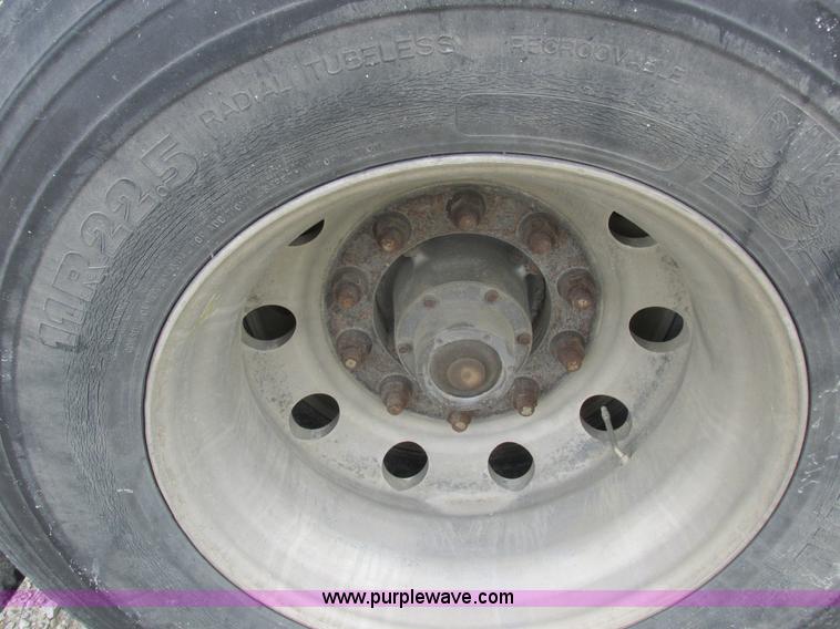 image for item I8894 2000 Wilson PSAL-303P aluminum livestock trailer