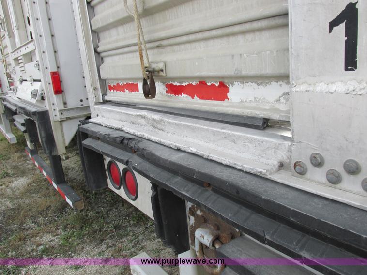 image for item I8894 2000 Wilson PSAL-303P aluminum livestock trailer