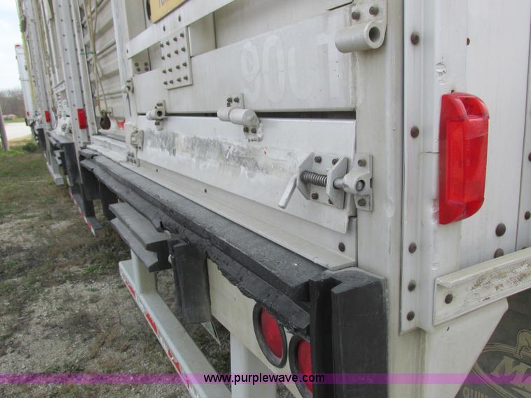 image for item I8894 2000 Wilson PSAL-303P aluminum livestock trailer