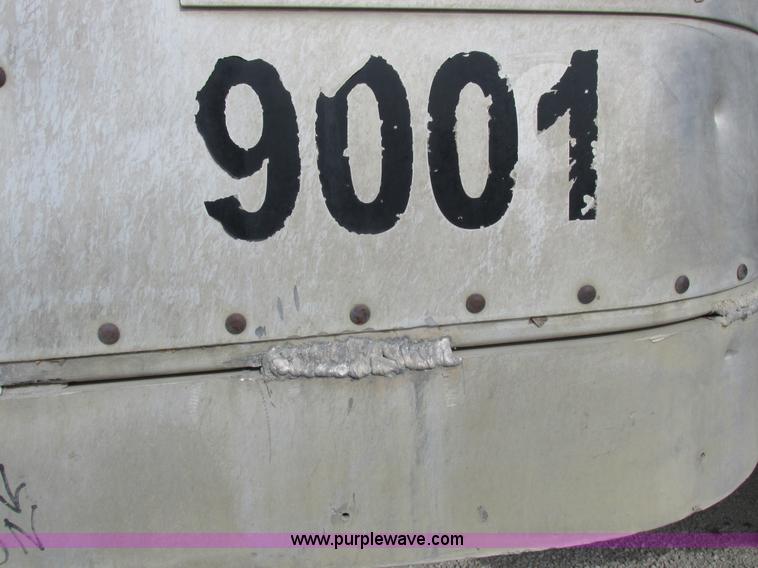 image for item I8894 2000 Wilson PSAL-303P aluminum livestock trailer