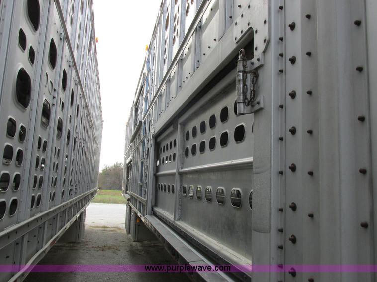 image for item I8895 2001 Wilson PSAL-303P aluminum livestock trailer